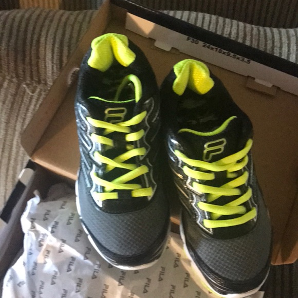 FILA Kids Shoes size 11 - Picture 5 of 6